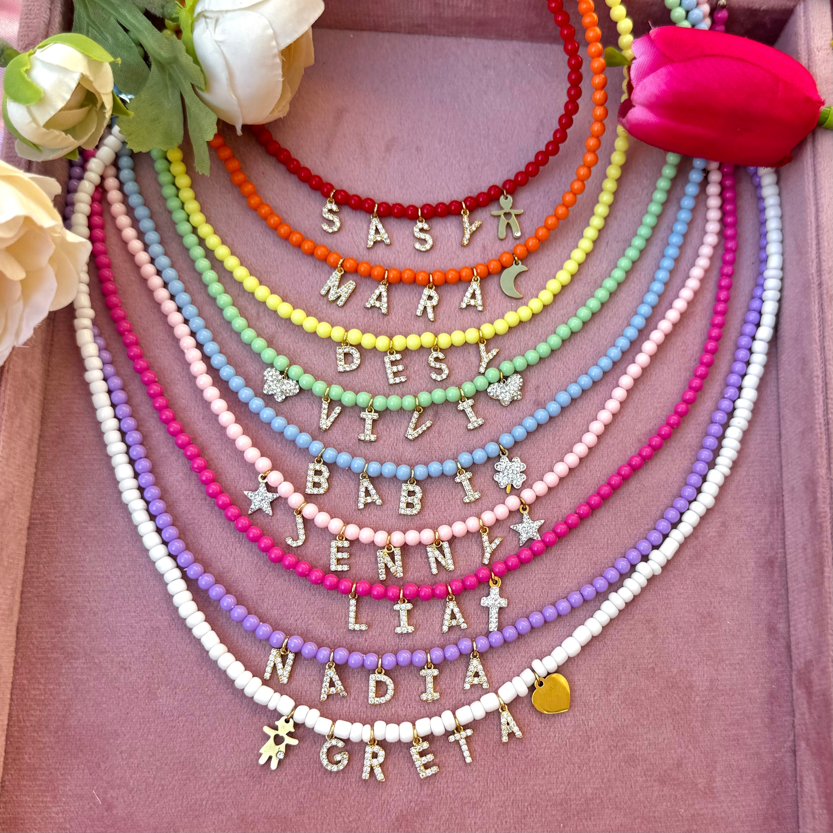 aesdox Collana girocollo con perle iniziali per donne e ragazze, collane con lettere di perle finte per ragazze, J