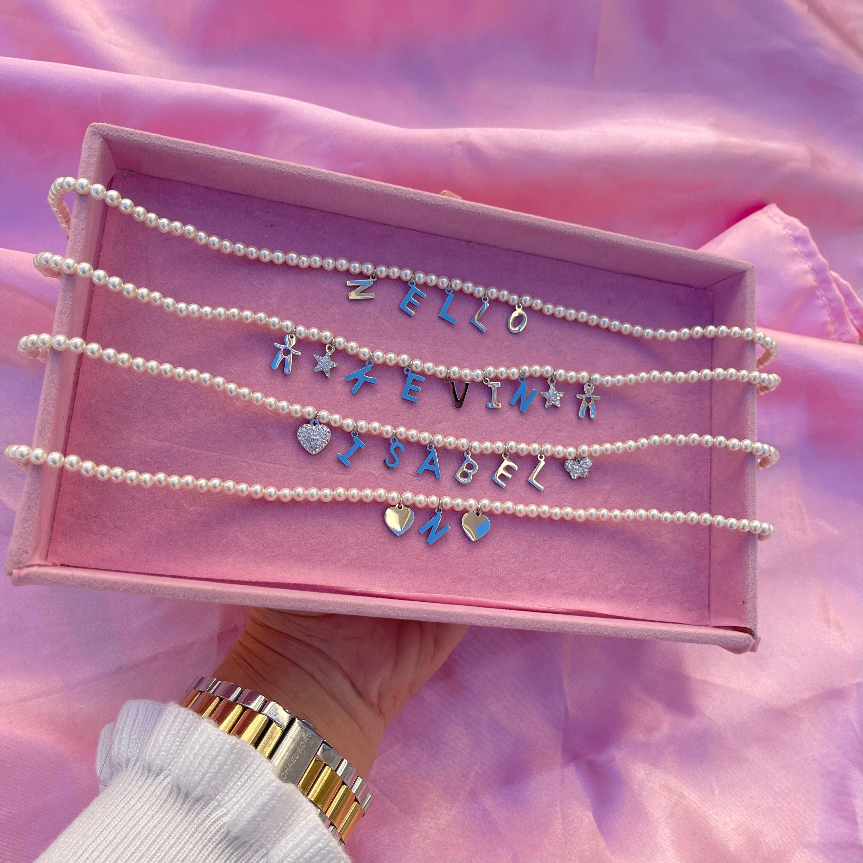 Collana girocollo oro 9K con 5 lettere pendenti | Oro Puro Collana girocollo oro 9K con 5 lettere pendenti | Oro Puro